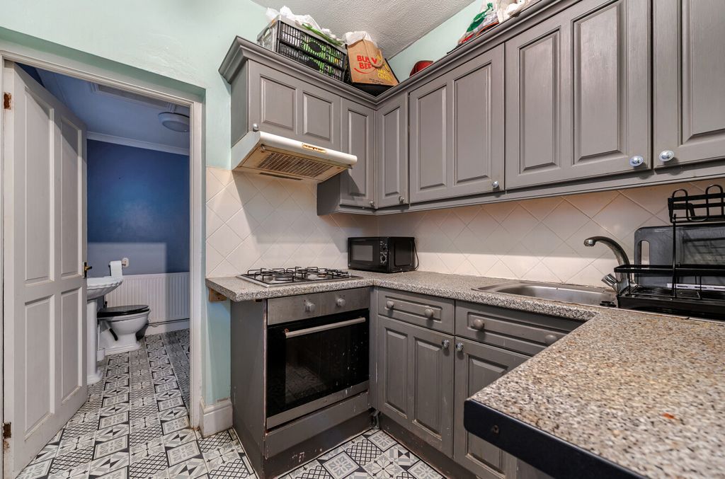 Property photo 3 of 9 1403016-5-697Cf28...