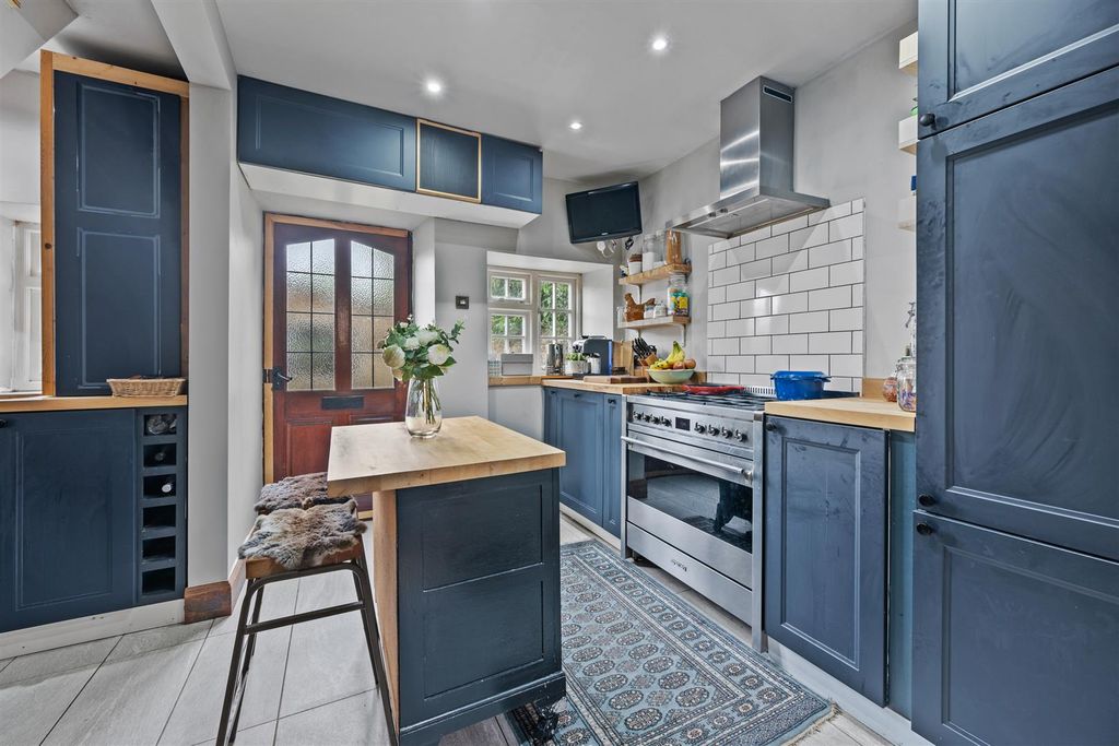 Property photo 2 of 26 Kitchen/Dining Room