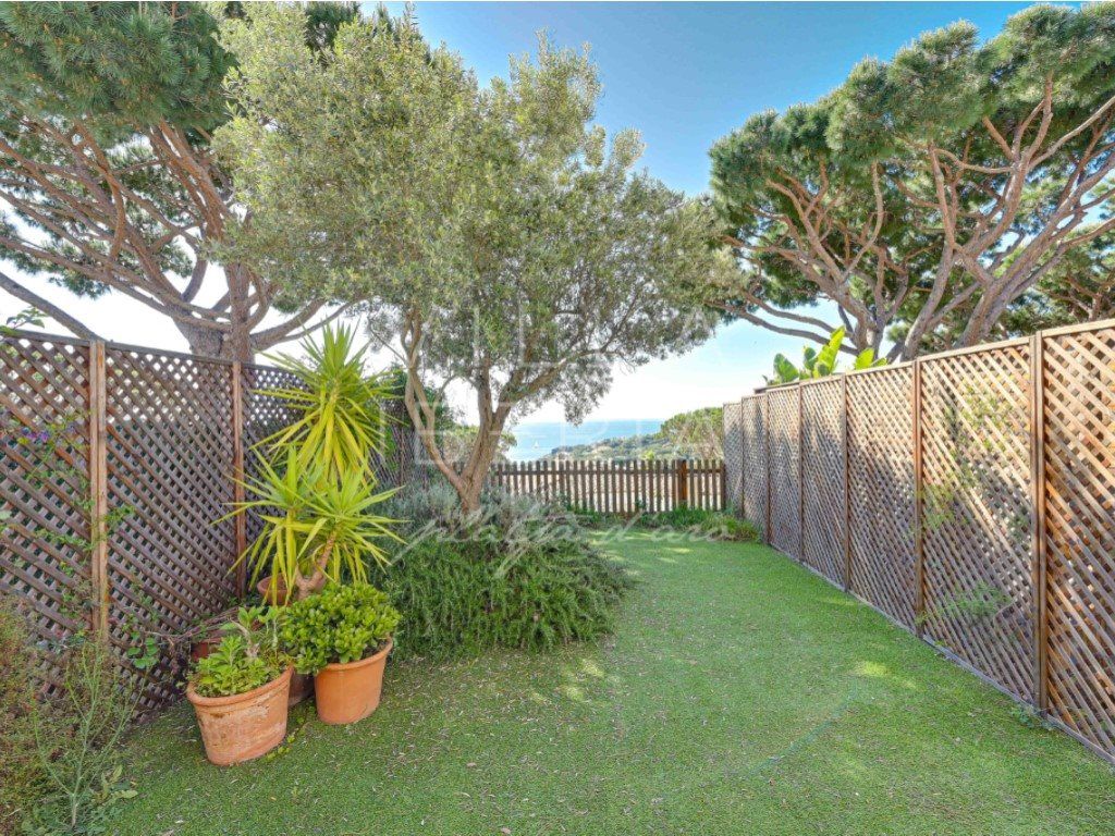 Property photo 1 of 53 Charming Townhouse With Stunning Sea Views