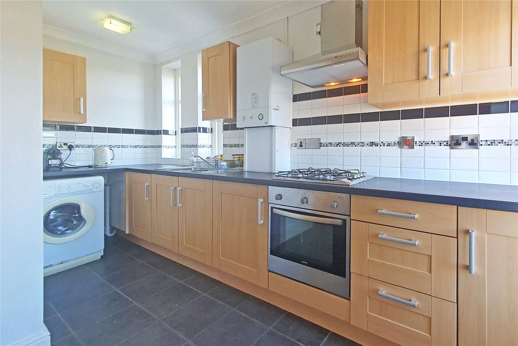 Property photo 3 of 8 Kitchen