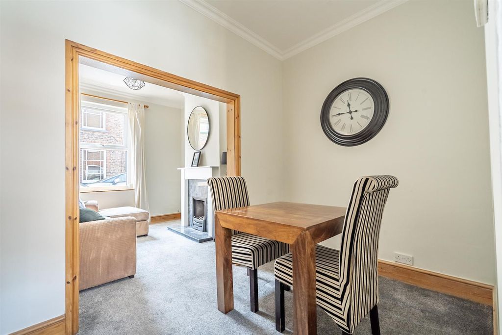 Property photo 1 of 10 Dining / Living