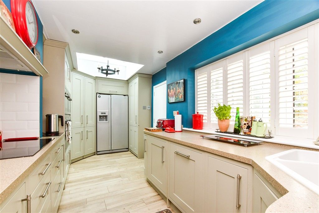 Property photo 2 of 26 Kitchen