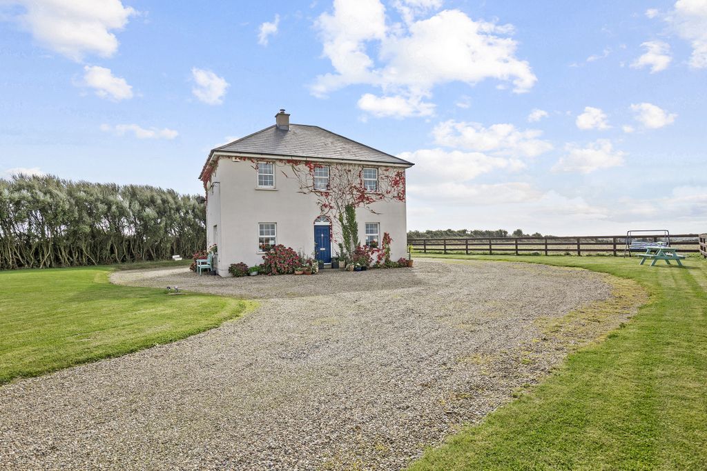 Property photo 3 of 43