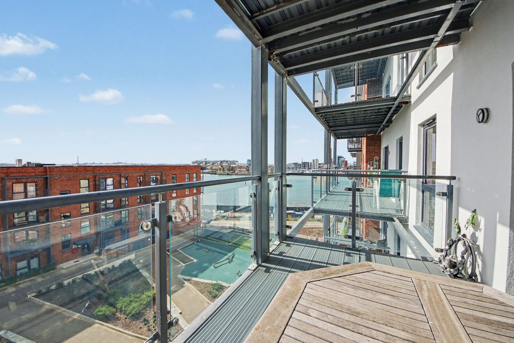 Additional image 7 of 2 bed flat for saleJohn Thornycroft Road, Centenary Quay SO19