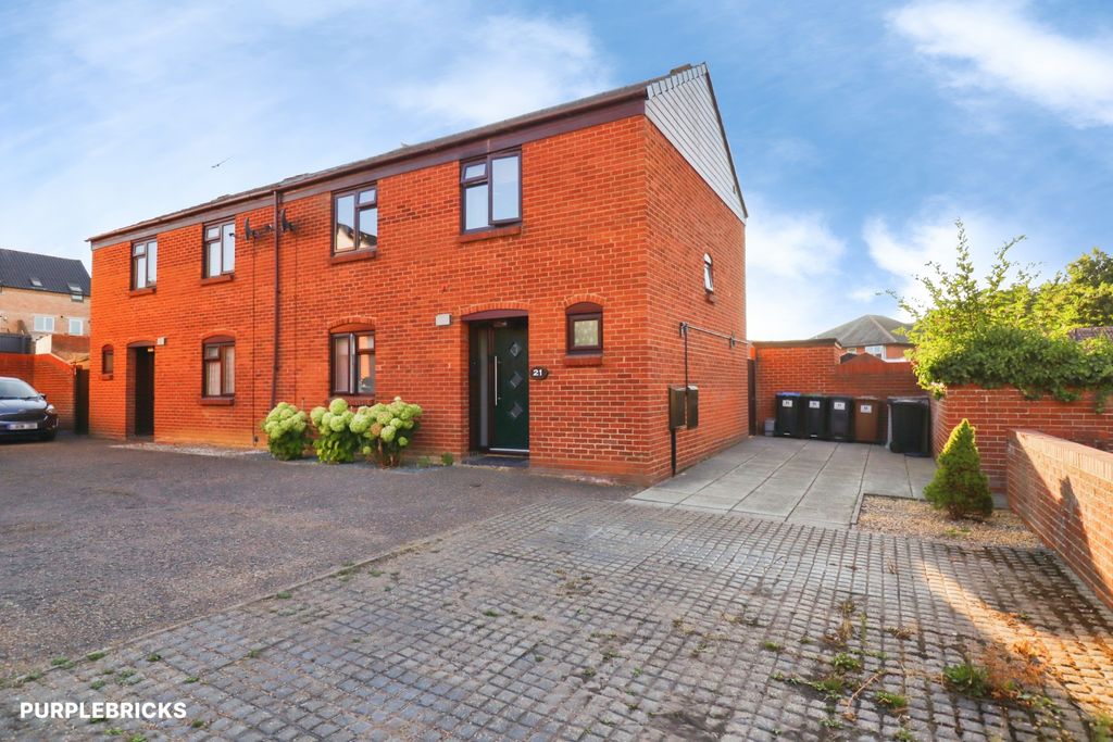 Property photo 2 of 26