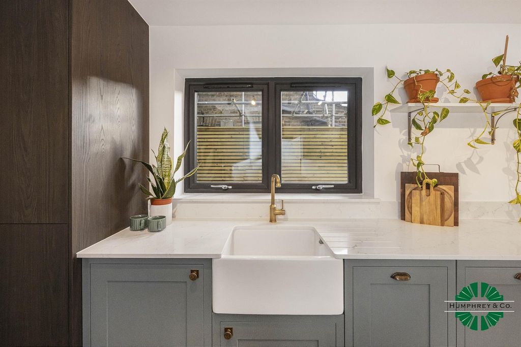 Property photo 3 of 24 20 Aubrey Road -020-1800.Jpg