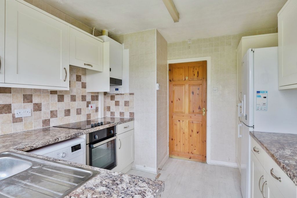 Property photo 3 of 18 Kitchen