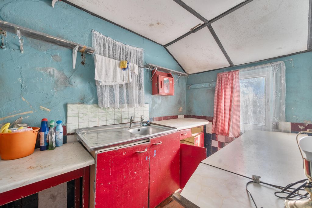 Property photo 2 of 12 Kitchen