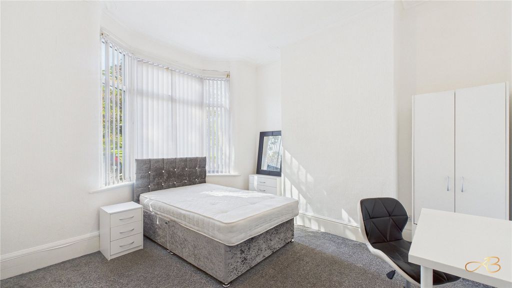 Property photo 3 of 8 Picture No. 11