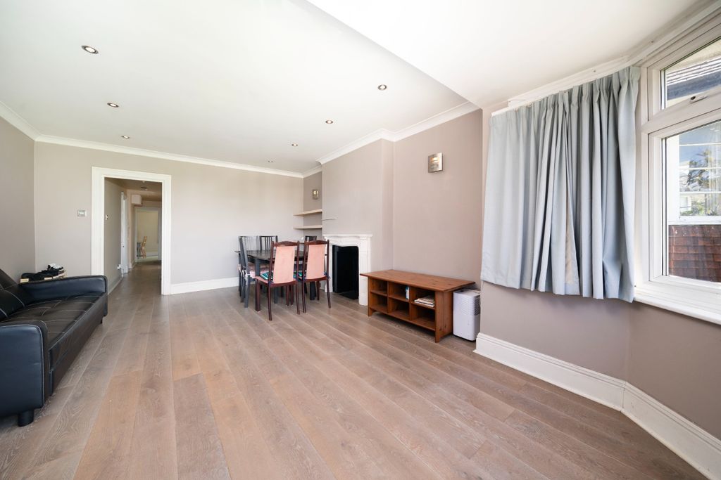 Property photo 3 of 11 5202843