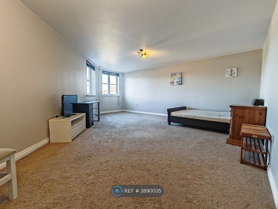 Property photo 2 of 17 Bedroom 1