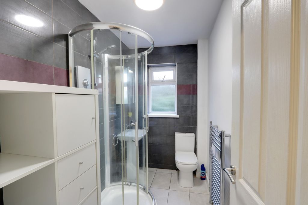 Property photo 3 of 11 Shower Room 1