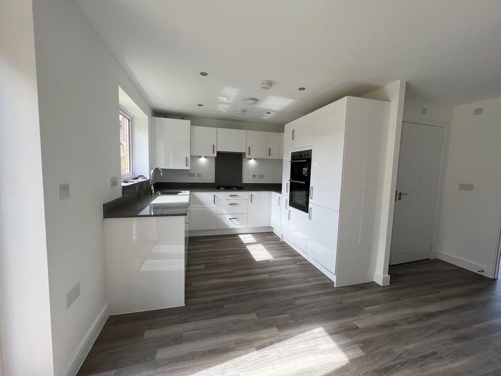 Property photo 2 of 12 Kitchen