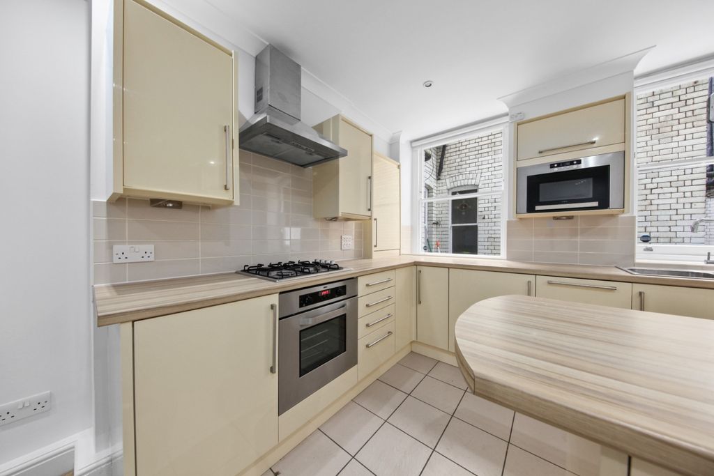Property photo 2 of 15 993085