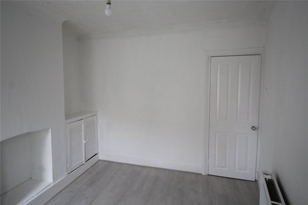 Property photo 2 of 9 Picture No. 30