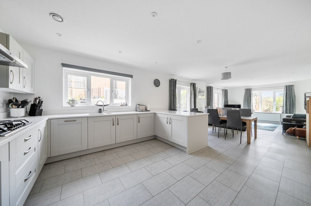 Property photo 2 of 19