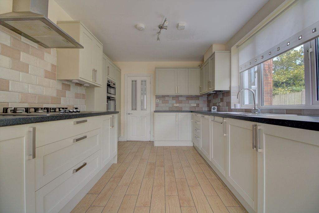 Property photo 3 of 14 Kitchen/Diner