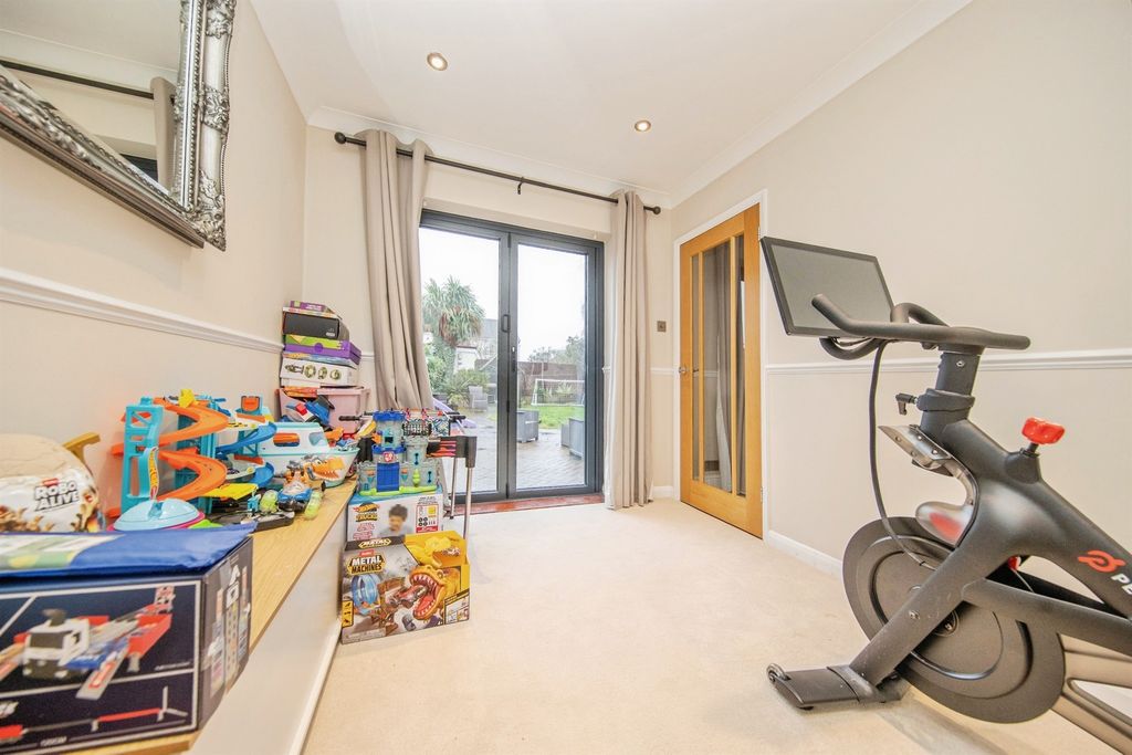 Additional image 10 of 5 bed semi-detached house for saleGordon Way, Harwich CO12