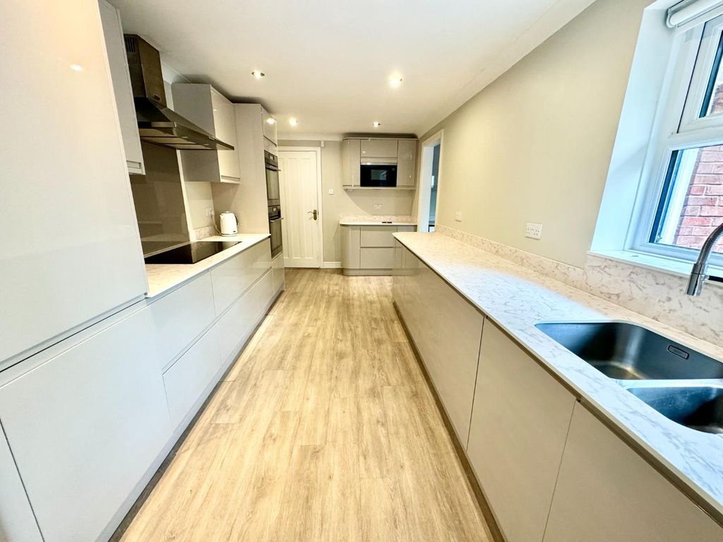 Property photo 3 of 26 Kitchen