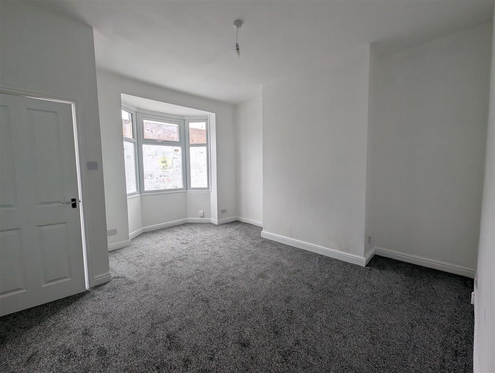 Property photo 2 of 7 Lounge