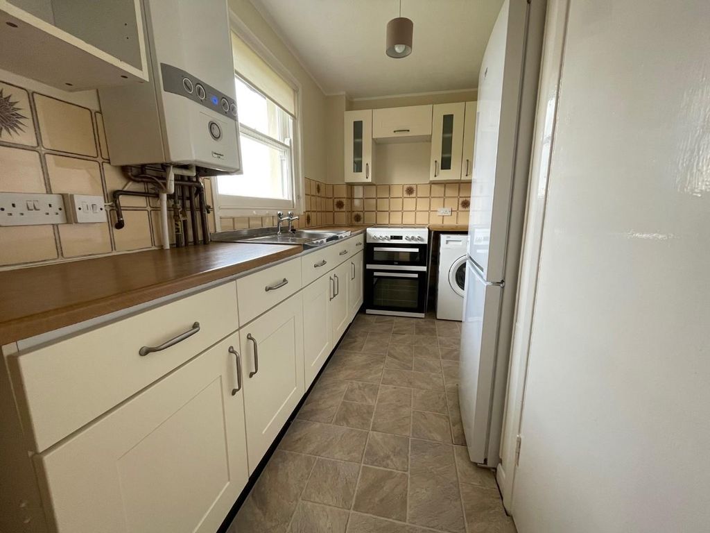 Property photo 3 of 6 Kitchen