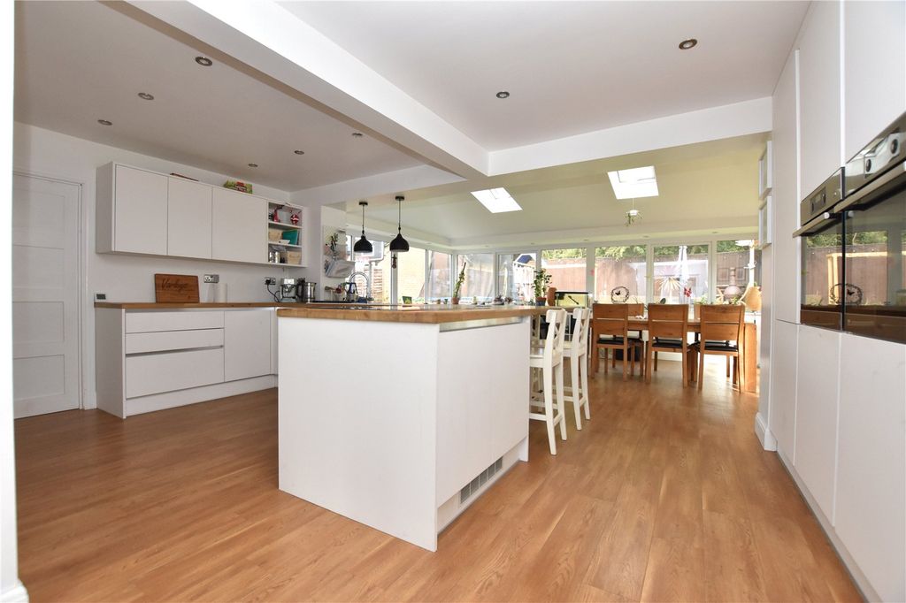 Property photo 3 of 30 Picture No. 31