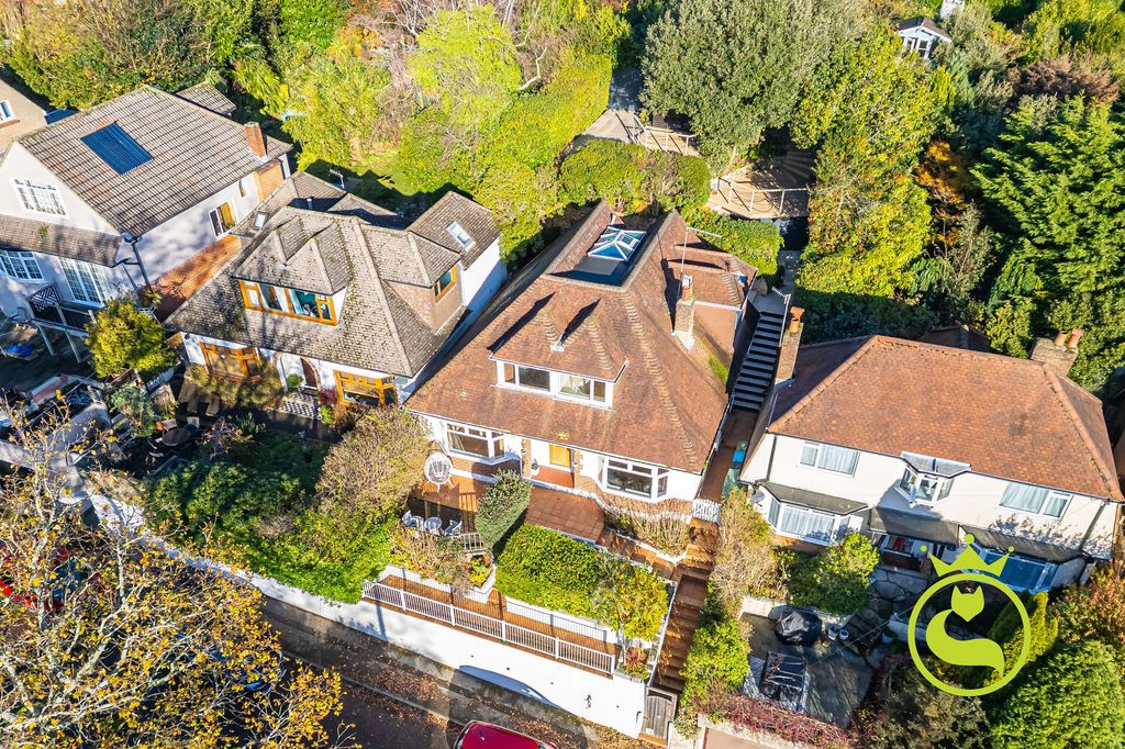 Property photo 2 of 33