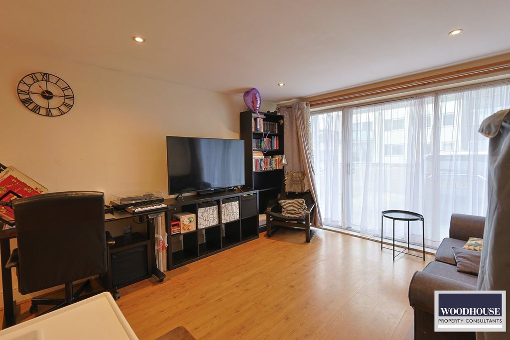 Property photo 3 of 19
