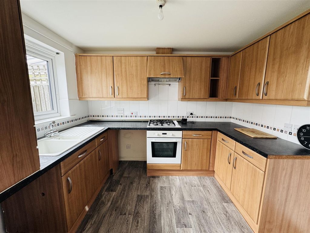 Property photo 2 of 9 Kitchen
