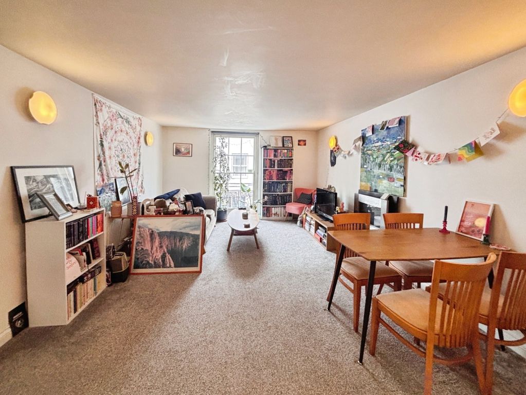 Property photo 3 of 8 Pbox-Img.Jpg