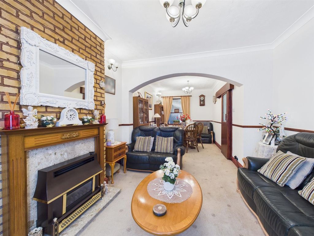 Property photo 3 of 15 Cam04907G0-Pr0294-Still009.Jpg