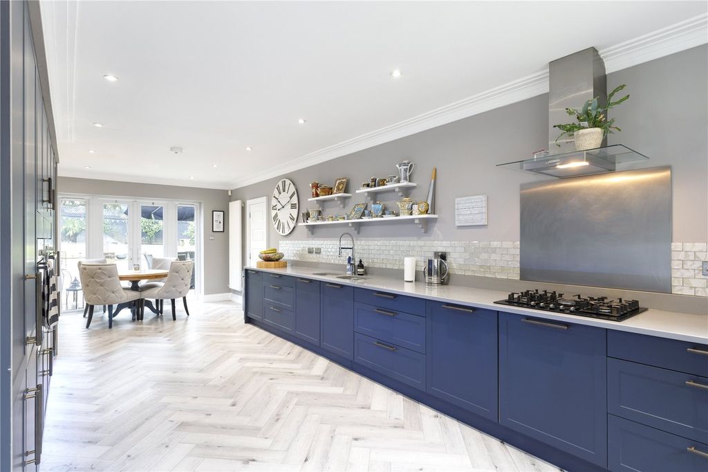 Property photo 3 of 15 Kitchen/Breakfast