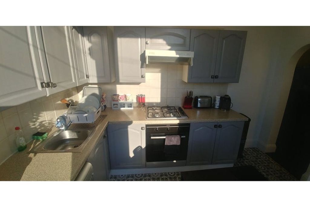 Property photo 3 of 11 Kitchen