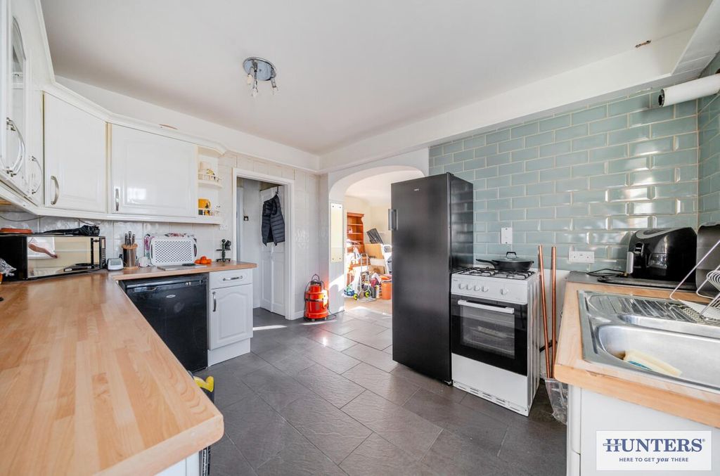 Property photo 3 of 16 7925Fe53-c833-4Fa5-A56d-F0Ceda2593B9.Jpg