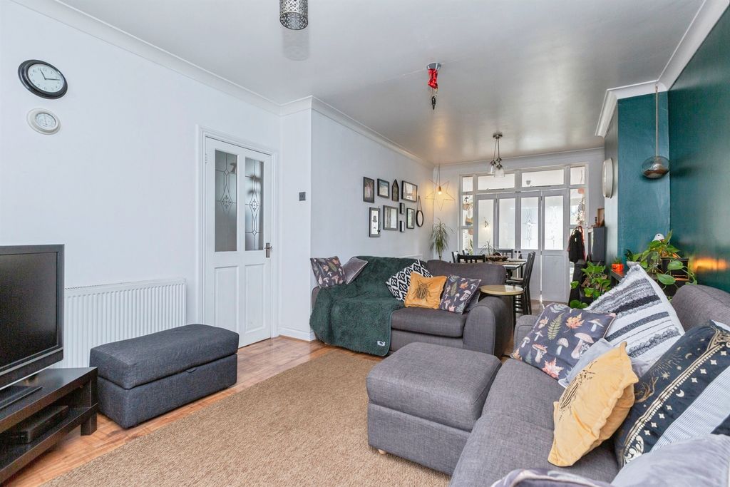 Property photo 3 of 17