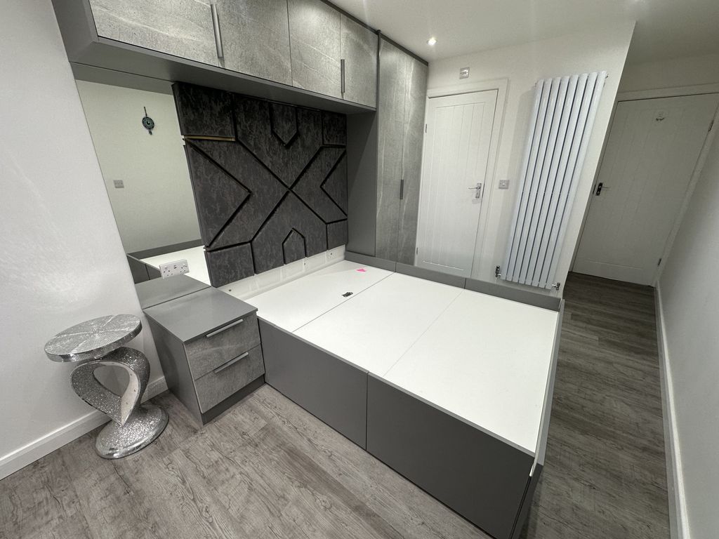 Property photo 1 of 3