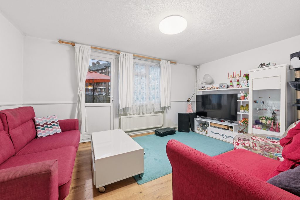 Property photo 3 of 17 Living Room