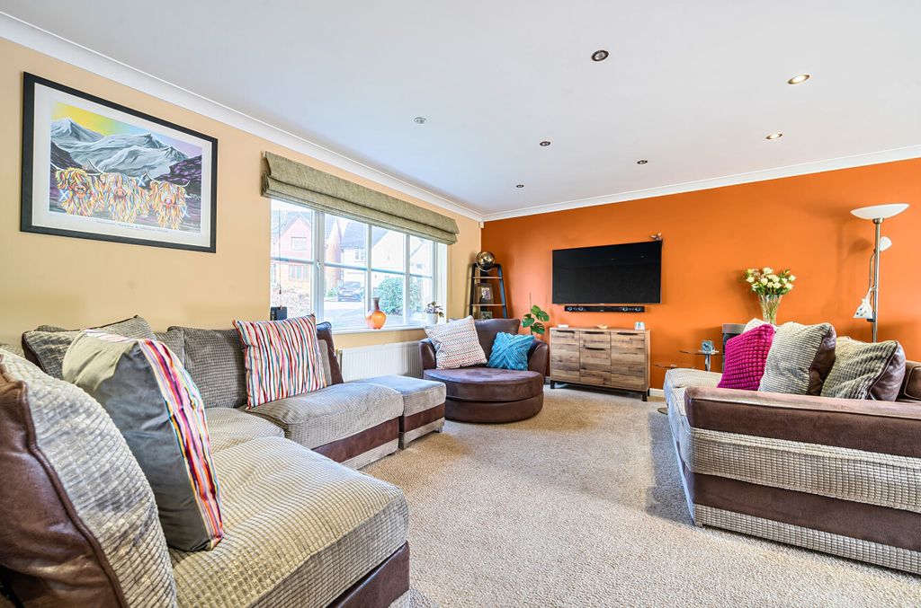 Property photo 2 of 18 2 - Lounge Area