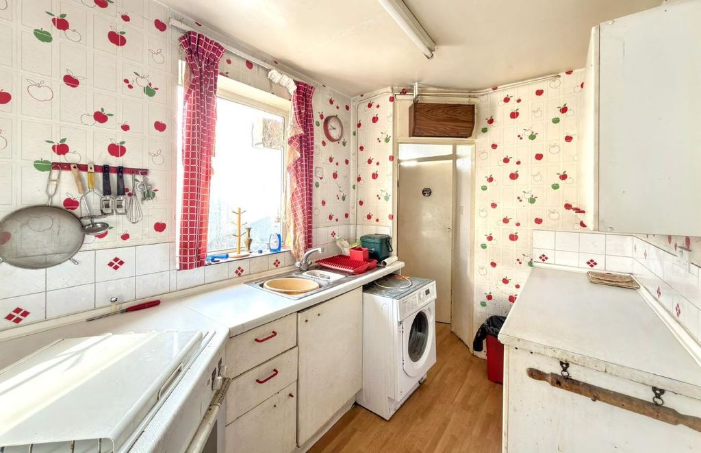 Property photo 2 of 11