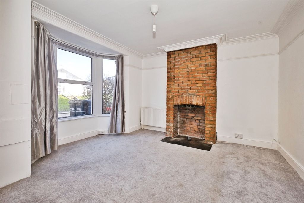 Property photo 2 of 17