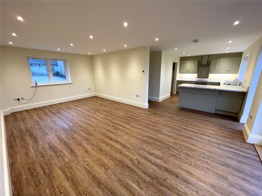 Property photo 2 of 12 Picture No. 09