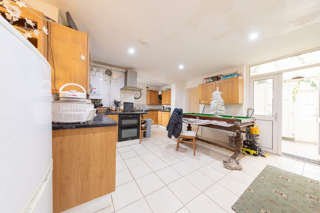 Property photo 2 of 32