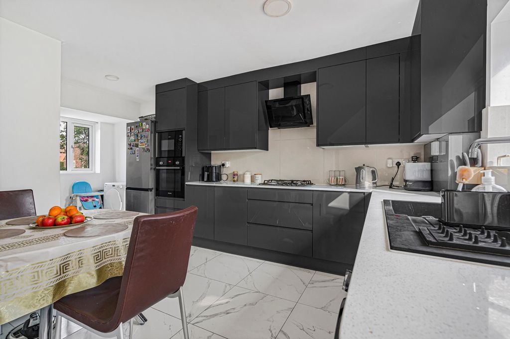 Property photo 3 of 14 Kitchen