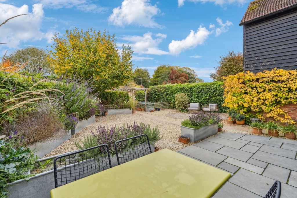 Property photo 3 of 32 Garden 1