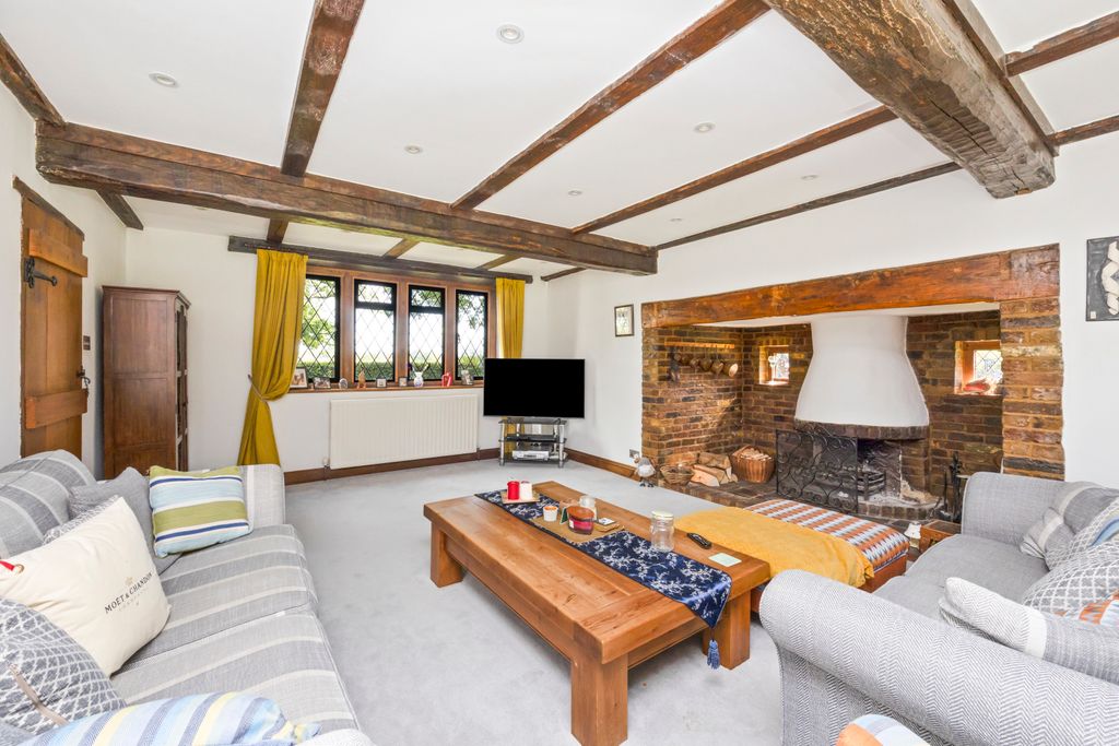 Property photo 3 of 19 Sitting Room