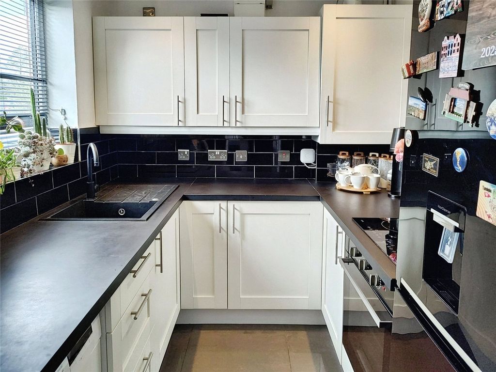 Property photo 3 of 12 Kitchen