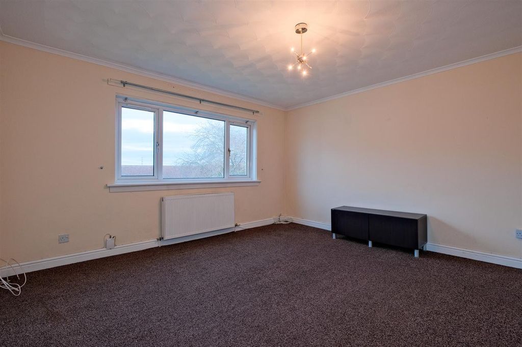 Property photo 2 of 17 Lounge