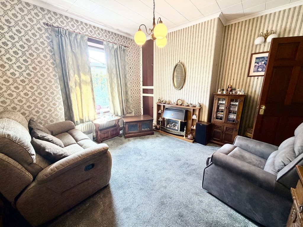 Property photo 3 of 16 Sitting Room