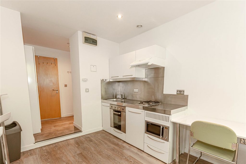 Property photo 2 of 3 Picture No. 10