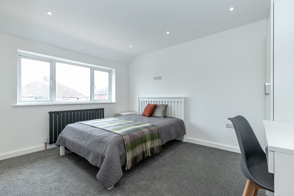 Property photo 3 of 8 169806